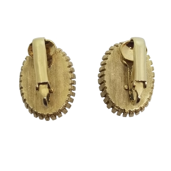 VINTAGE MID CENTURY MODERN HIGH QUALITY CUSHION STYLE GOLDTONE CLIP ON EARRINGS - Picture 3 of 5